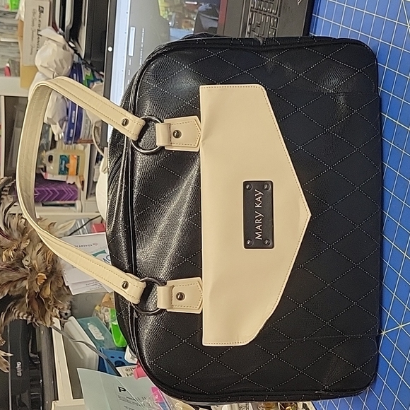 Mary Kay Weekender Bag 16" x 8" x 11" Black & Ivory Accented - Picture 1 of 12